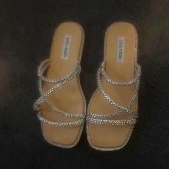Steve Madden Shoes - Steve Madden Spice Bling Silver sandals, size 8